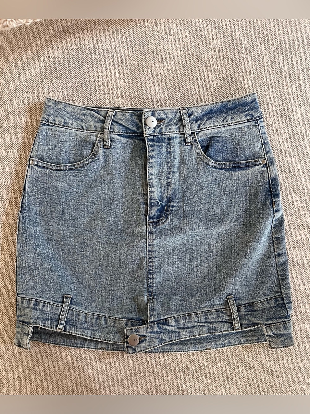 FRANCESCA’s DENIM MINI SKIRT/ SIZE XS/ BOTTOM BUTTON ON ASYMMETRICAL HEM/ EUC